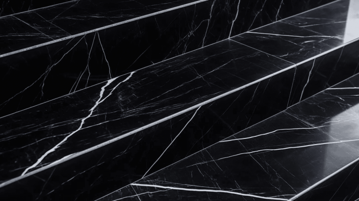 Лестница из мрамора Black Marquina (Блэк Маркина)